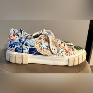 FARM Rio canvas platform tropical pattern canvas sneakers, size 10 TTS
